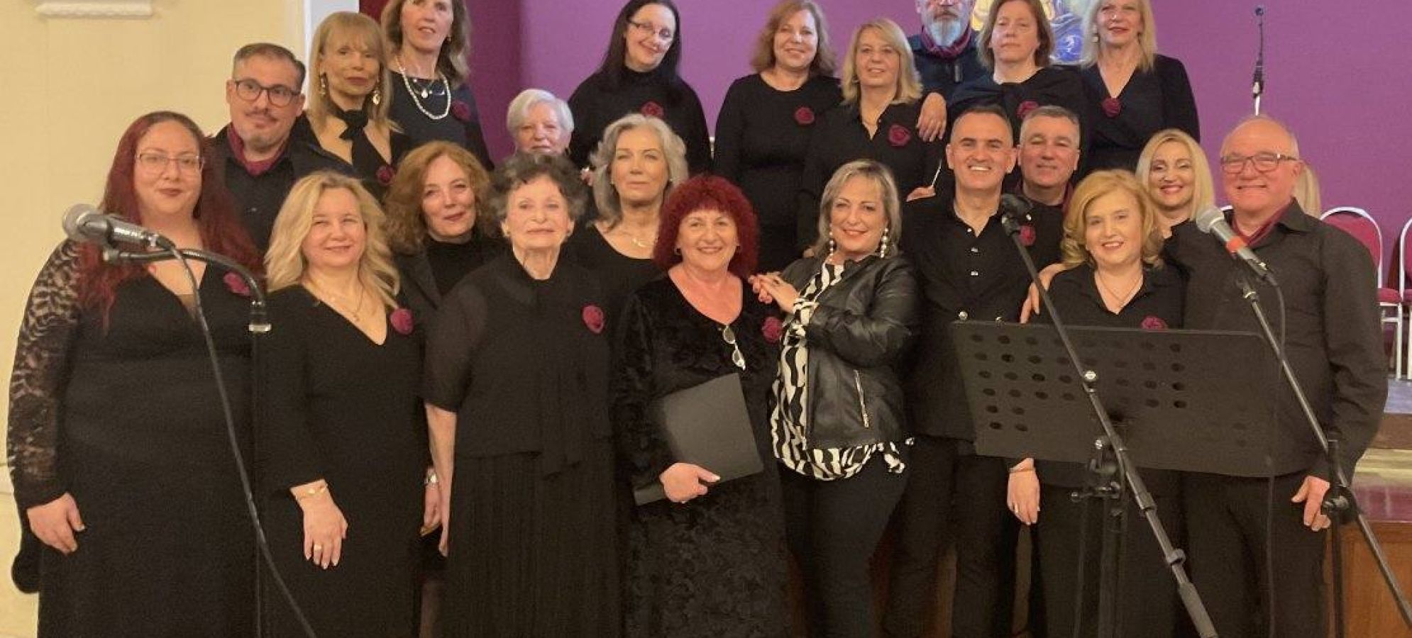 Ο Μάκης Ψαραδέλλης και η Ηχορροή  μάγεψαν το κοινό στην παράσταση «Ο ανθός που κρύβει αγκάθι» στην Κόρινθο